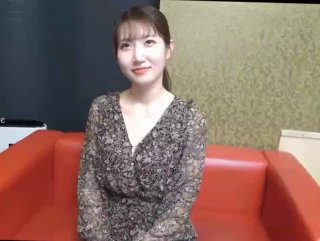 在RILEY REID生日那天需要两根鸡鸡才满足她哦。